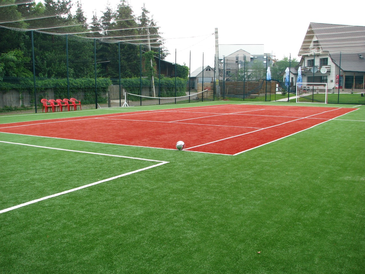 Teren de Fotbal/Tenis